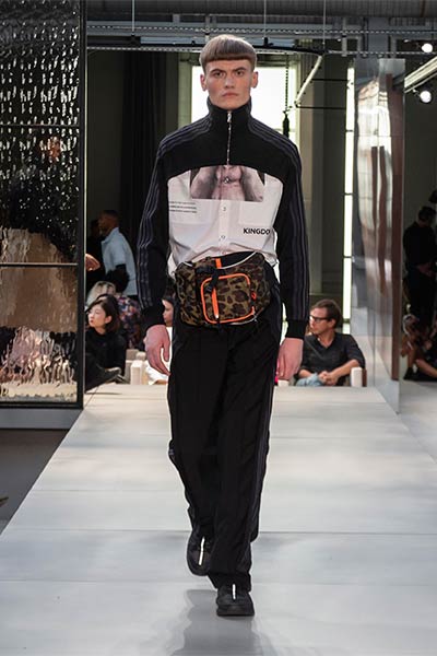 تصاميم راقية بلمسة جريئة ... اليك مجموعة Ricardo Tisci الأولى لدار Burberry